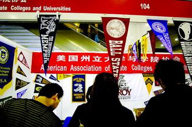 美國放寬對中國學(xué)生的簽證制度，不再受獎學(xué)金限制